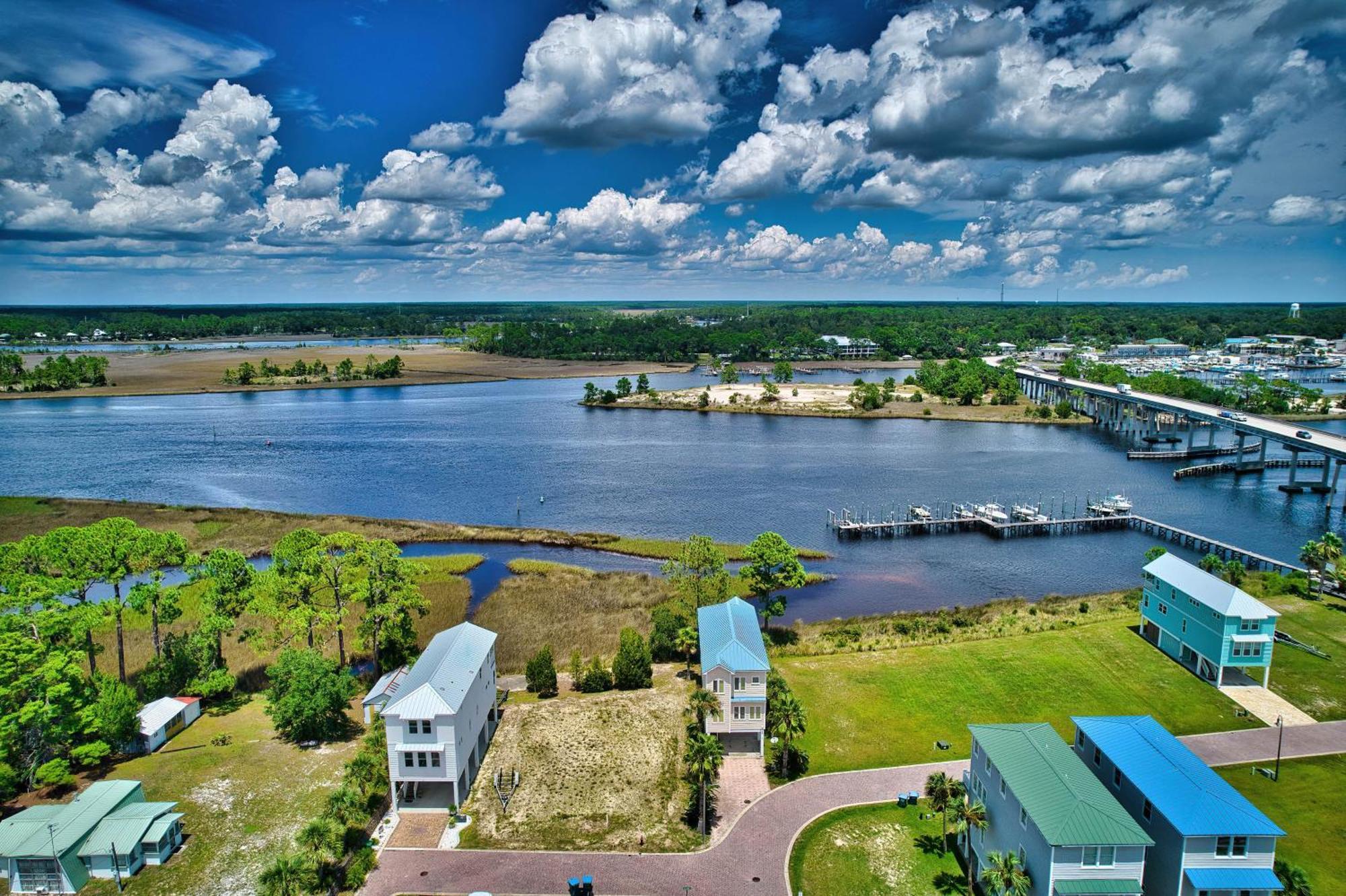 Riverfront Carrabelle Home With Furnished Patio! Exterior photo